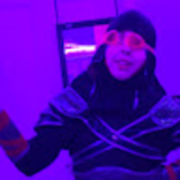 Meet your Posher, Isabel - Picture 1 of 1